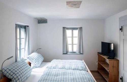 Lam House | Schlosserhaus Lam