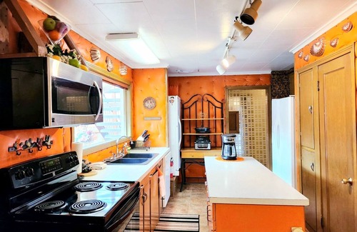 Baker City House | Schmidt Haus Historic 1880 1-bdrm Home Downtown