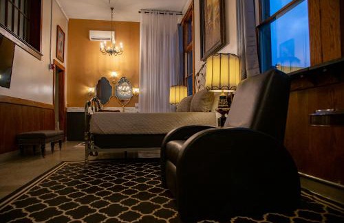 Neighborhood of the Arts Apartment | School 31 Lofts