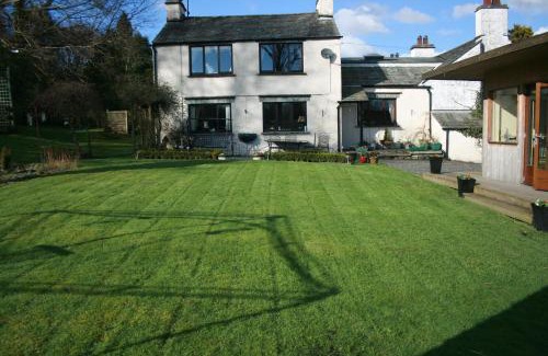 Hawkshead Bed & Breakfast | School House Cottage B&B and tea garden