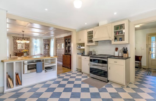 Manchester Center House | School Street House in heart of Manchester Center