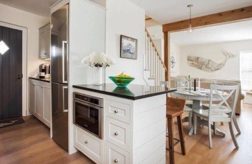 Siasconset House | Sconset Village and steps to the beach