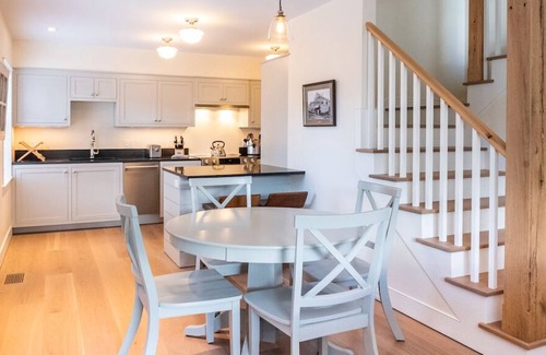 Siasconset House | Sconset Village and steps to the beach