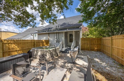 Columbia House | Score *NEW HOT TUB*