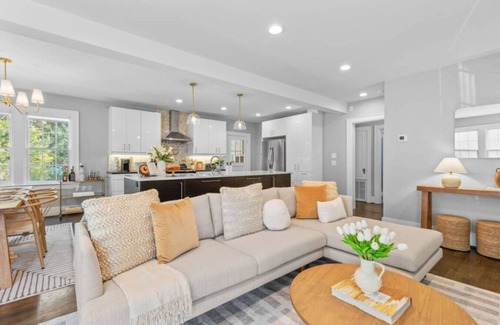 Lindley Park House | Scott Luxe Villa | HotTub, FirePit, Pool, Billiards, Ping Pong