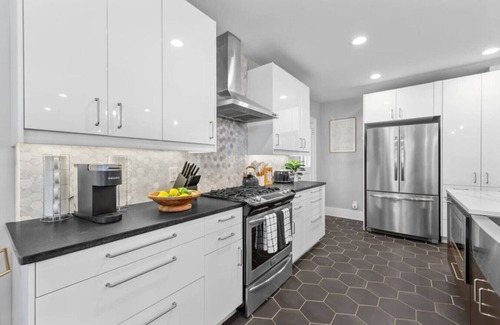 Lindley Park House | Scott Luxe Villa | HotTub, FirePit, Pool, Billiards, Ping Pong