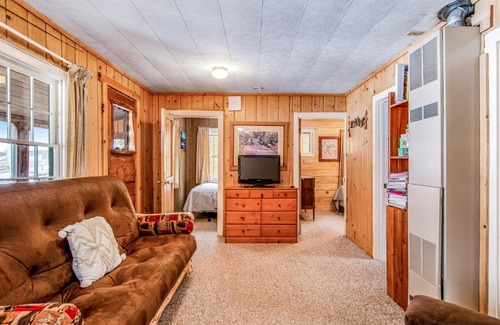 Conover House | Scott's Twin Lakes Resort - Cabin 4
