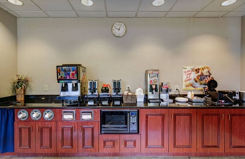 Cedar Knolls Hotel | Scottish Inn