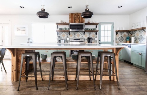 New Papago Parkway House | Scottsdale Farmhouse: 5 minutes from Old Town Scottsdale!