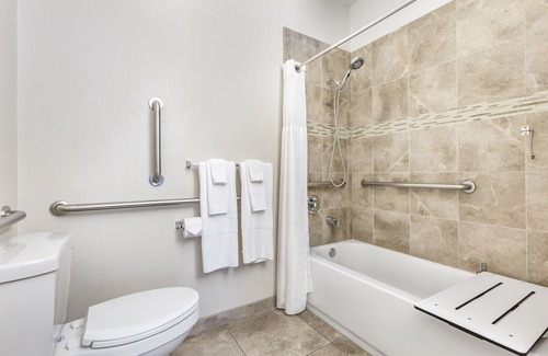 Scottsdale Links Resort | Scottsdale Links Resort - 2 BEDROOM 1 KING 1 QUEEN SUITE WITH ACCESSIBLE TUB