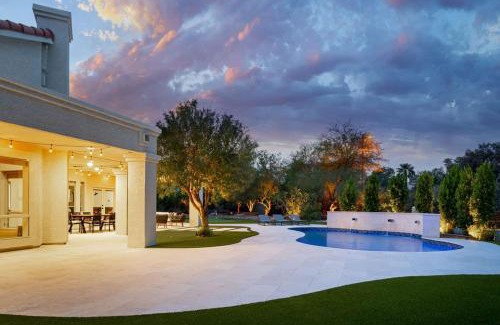 Cactus Acres House | Scottsdale Paradise Home - Modern Luxe with Pool & Putt