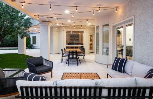 Cactus Acres House | Scottsdale Paradise Home - Modern Luxe with Pool & Putt