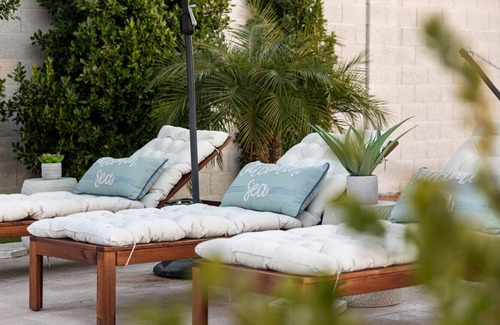 Thunderbird Desert Estates House | Scottsdale's Best Bach Pad - Pool, Spa, Hammock, fire pit, Putting green