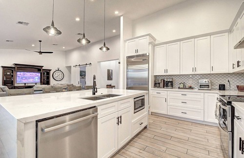 Paradise Valley Village House | ScottsdaleStays-The Ultimate 10BDRM-6BATH Estate – Huge Pool, Spa, Sport Courts.