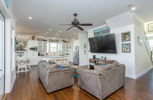 Villa Primera House | SCREAMING FALL/WINTER SPECIAL! Stunning Waterfront Home w/Pool!
