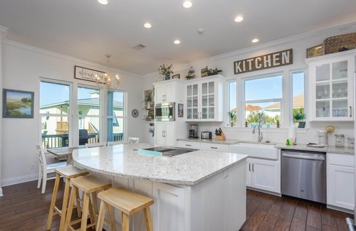 Villa Primera House | SCREAMING FALL/WINTER SPECIAL! Stunning Waterfront Home w/Pool!