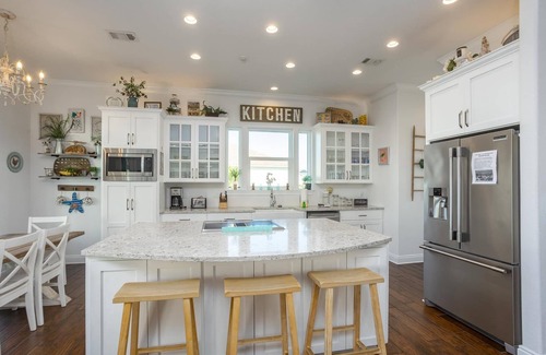 Villa Primera House | SCREAMING FALL/WINTER SPECIAL! Stunning Waterfront Home w/Pool!