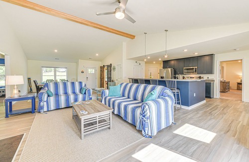 Bumpass House | Screened Deck & Dock: Waterfront Lake Anna Home!