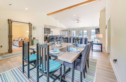Bumpass House | Screened Deck & Dock: Waterfront Lake Anna Home!
