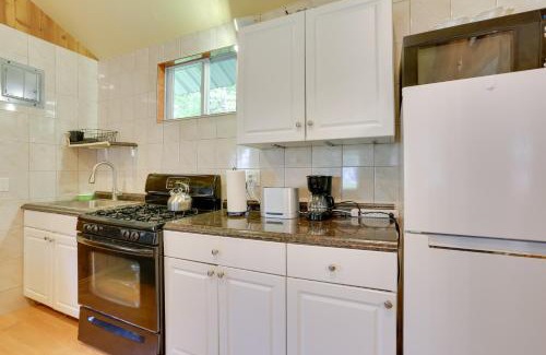 Mongaup Valley House | Screened Porch and Fire Pit Cabin Near Bethel Woods