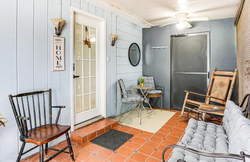 University Apartment | Screened Porch Tampa Studio 4 Mi to Busch Gardens
