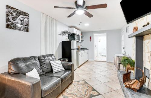University Apartment | Screened Porch Tampa Studio 4 Mi to Busch Gardens