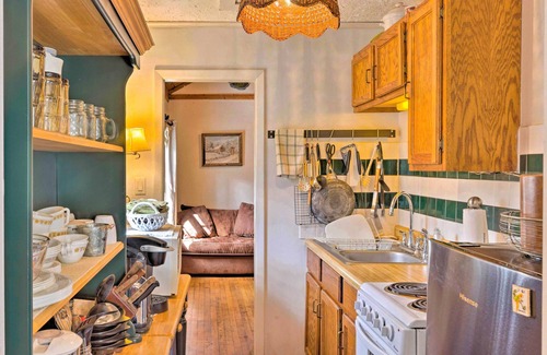 Hot Springs Cottage | Screened Porch: 'The Rock Cottage' in Hot Springs