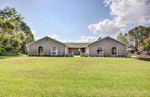 Deltona Lakes House | Screened Porch Waterfront Home in Deltona!