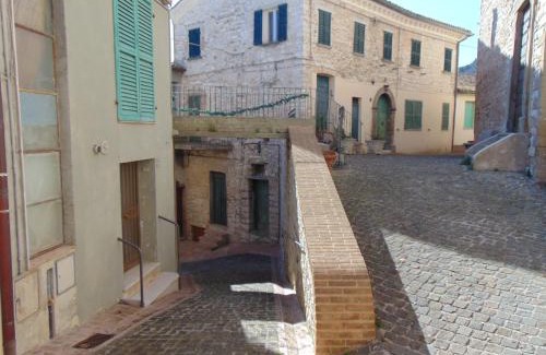 Montegioco Apartment | SE051 - Palazzo d'Arcevia, accogliente trilocale ristrutturato