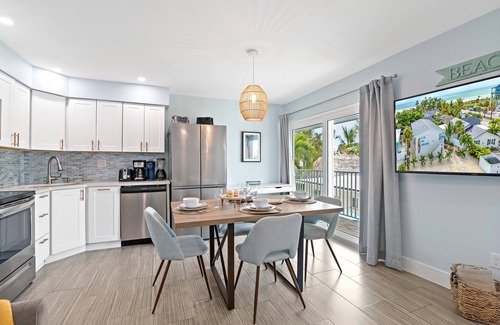 Siesta Key Village House | Sea Angel - Pet Friendly, Located in Siesta Key Village, Steps to Siesta Key Beach!