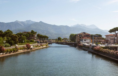 Cinquale Apartment | "Sea apartment with mountain view, terrace and Wi-Fi