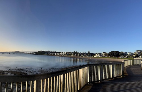 Bucklands Beach Apartment | Sea-batical Retreat.nDiscover your perfect, relaxing coastal escape.