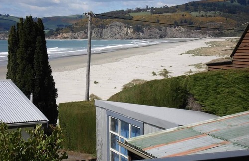 Warrington House | Sea & beach views with safe swimming 15 min north of Dunedin.