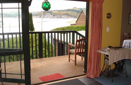 Warrington House | Sea & beach views with safe swimming 15 min north of Dunedin.