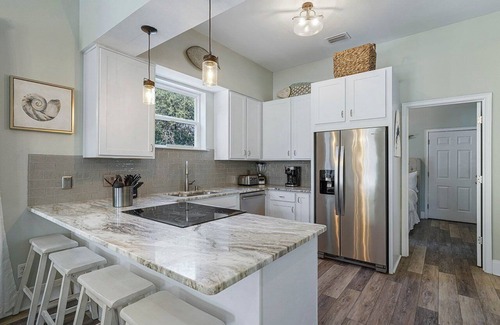 Gulf Pines House | Sea Biscuit - Beach Cottage Near the Water with Secluded Pool