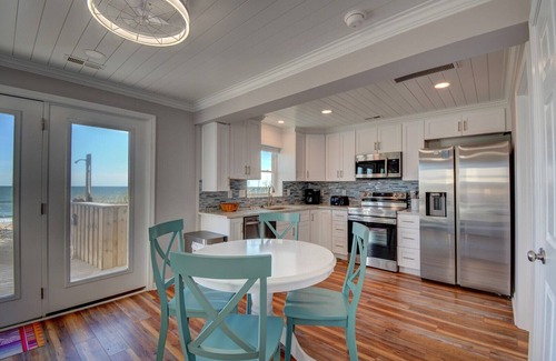 Surf City House | "Sea Biscuit" - Charming Updated Oceanfront Cottage