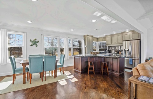 Southold House | Sea Breeze Paradise: Beachfront & Panoramic Views