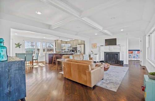 Southold House | Sea Breeze Paradise: Beachfront & Panoramic Views