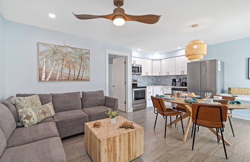 Siesta Key Village House | Sea Breeze - Pet Friendly, Located in Siesta Key Village, Steps to Siesta Key Beach!