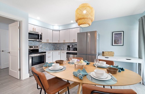 Siesta Key Village House | Sea Breeze - Pet Friendly, Located in Siesta Key Village, Steps to Siesta Key Beach!