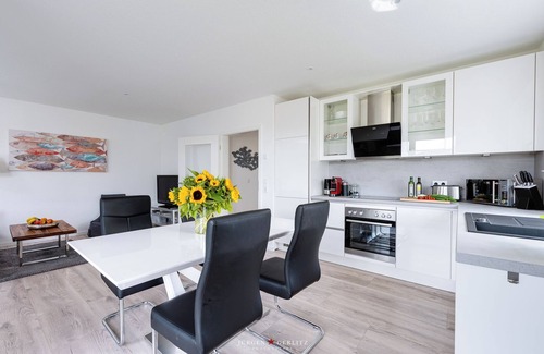Gelting House | Sea breeze - shower room, parking space, terrace, barbecue, garden furniture, ground floor
