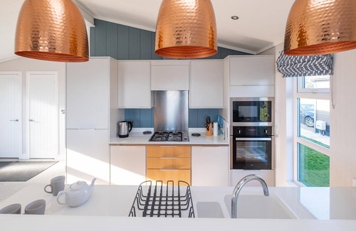 Leiston Apartment | Sea Breeze - sleeps 6 guests in 3 bedrooms