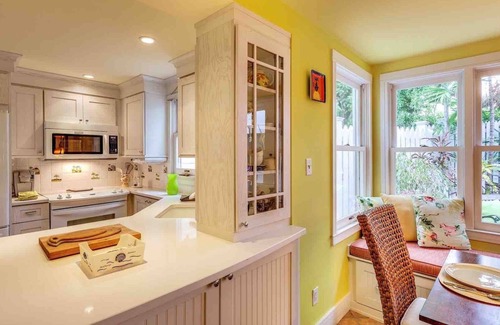 Bahama Village House | *SEA CAPTAIN'S HAVEN @ THE ANNEX* Luxury Villa & Pool + LAST KEY SERVICES.