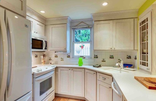 Bahama Village House | *SEA CAPTAIN'S HAVEN @ THE ANNEX* Luxury Villa & Pool + LAST KEY SERVICES.