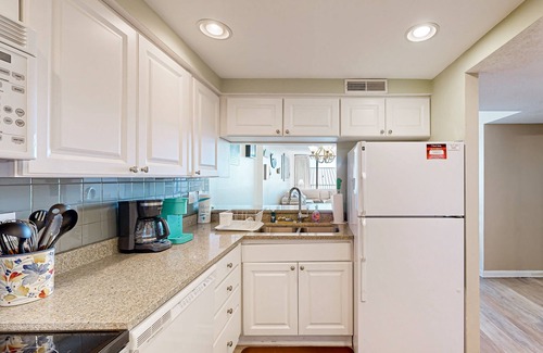 Bethany Beach Condo | Sea Colony 3rd floor condo w/free WiFi, tennis court, and shared sauna