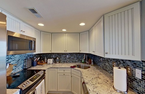 Bethany Beach Condo | Sea Colony 8th floor condo with pools, tennis/pickle ball courts, fitness center