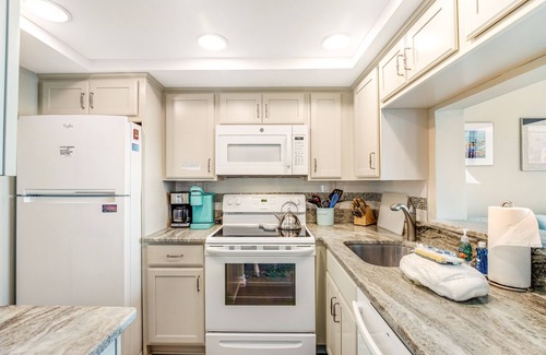 Bethany Beach Condo | Sea Colony ninth floor condo with shared pool, hot tub & ocean views