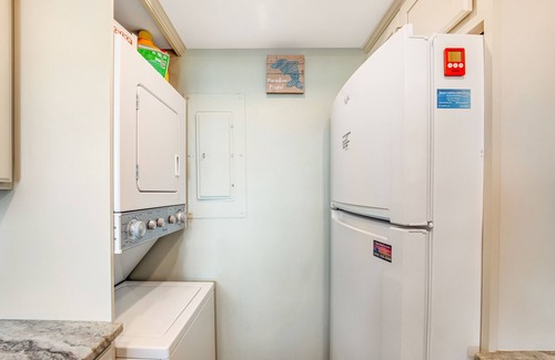 Bethany Beach Condo | Sea Colony ninth floor condo with shared pool, hot tub & ocean views