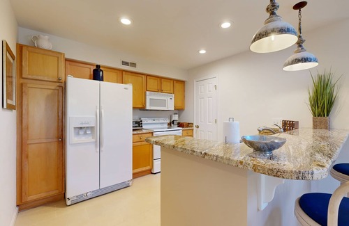 Bethany Beach Condo | Sea Colony Tennis 2nd-floor condo pool & gym