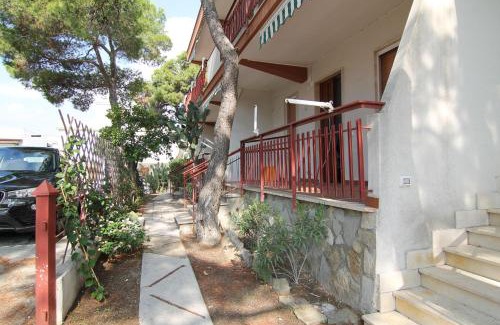 Ginosa Marina House | Sea cottage in pinewood